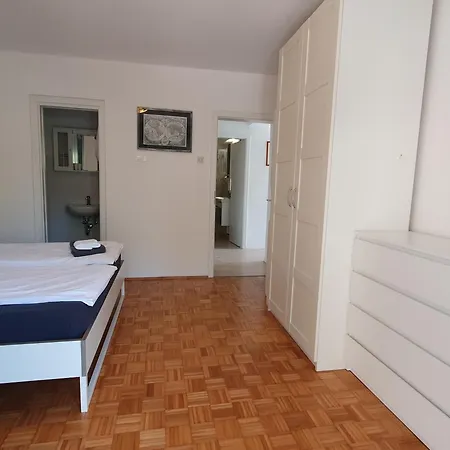Apartment With Seaview And Garden For 6 Portoroz Exterior photo