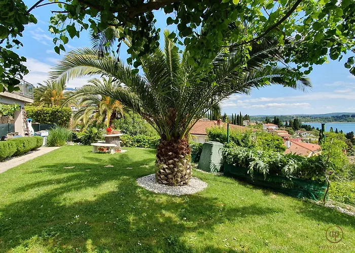 Apartment With Seaview And Garden For 6